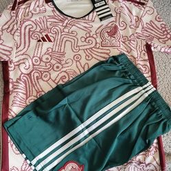 Adidas kids Set Niños Mexico kit Size 8/9 No Trade 