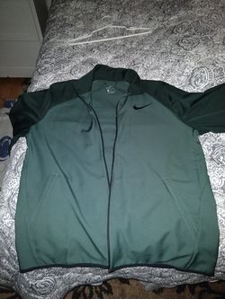 Men's Nike Dri-FIT lightweight jacket, Large