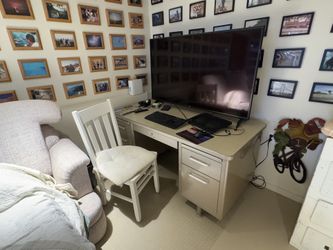 office desk and chair and runner