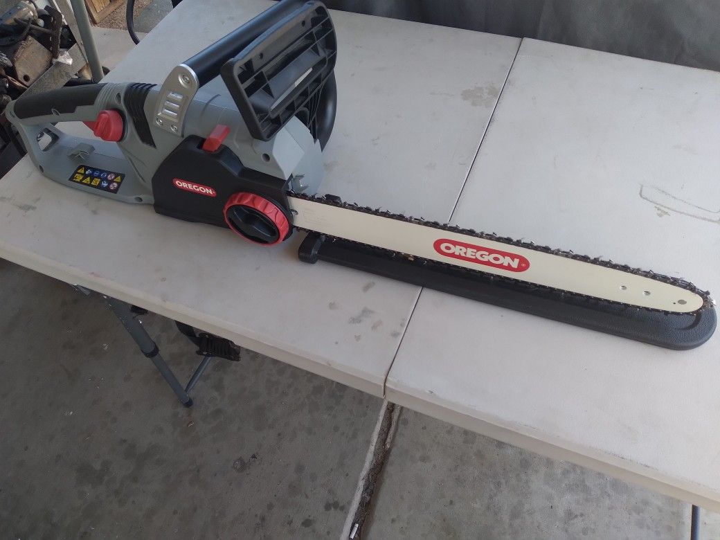Oregon Electric  Chainsaw.     New