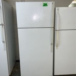 White Ge Standard Refrigerator 