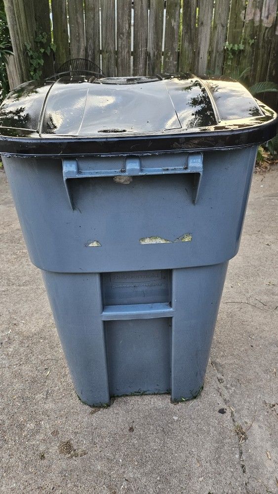 Rubbermaid® Trash Can with Wheels - 50 Gallon, Gray