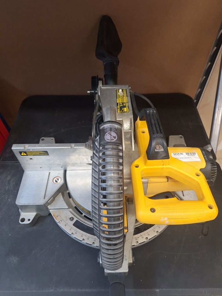 DEWALT MITER SAW DW715
