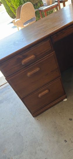 Free corner desk