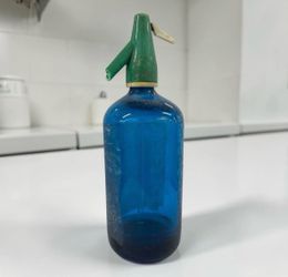 Vintage WENDYS BEV Inwood NY Blue Glass Seltzer Soda Siphon Bottle Argentina