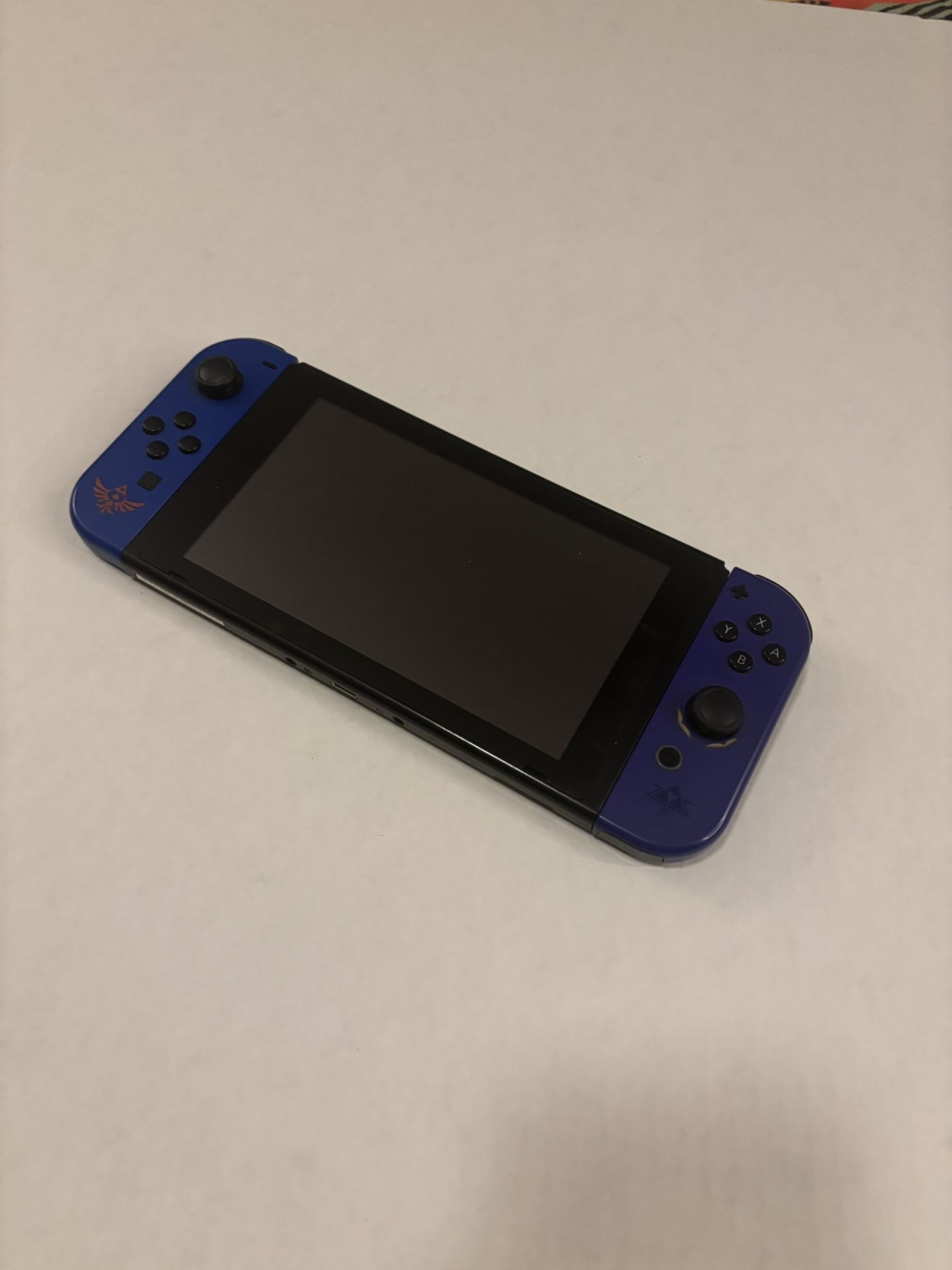 Nintendo Switch w/ Zelda Controllers, Extra Grey And Green Controllers, Joycon Grips, And 2D Mario Pro Controller. I’m