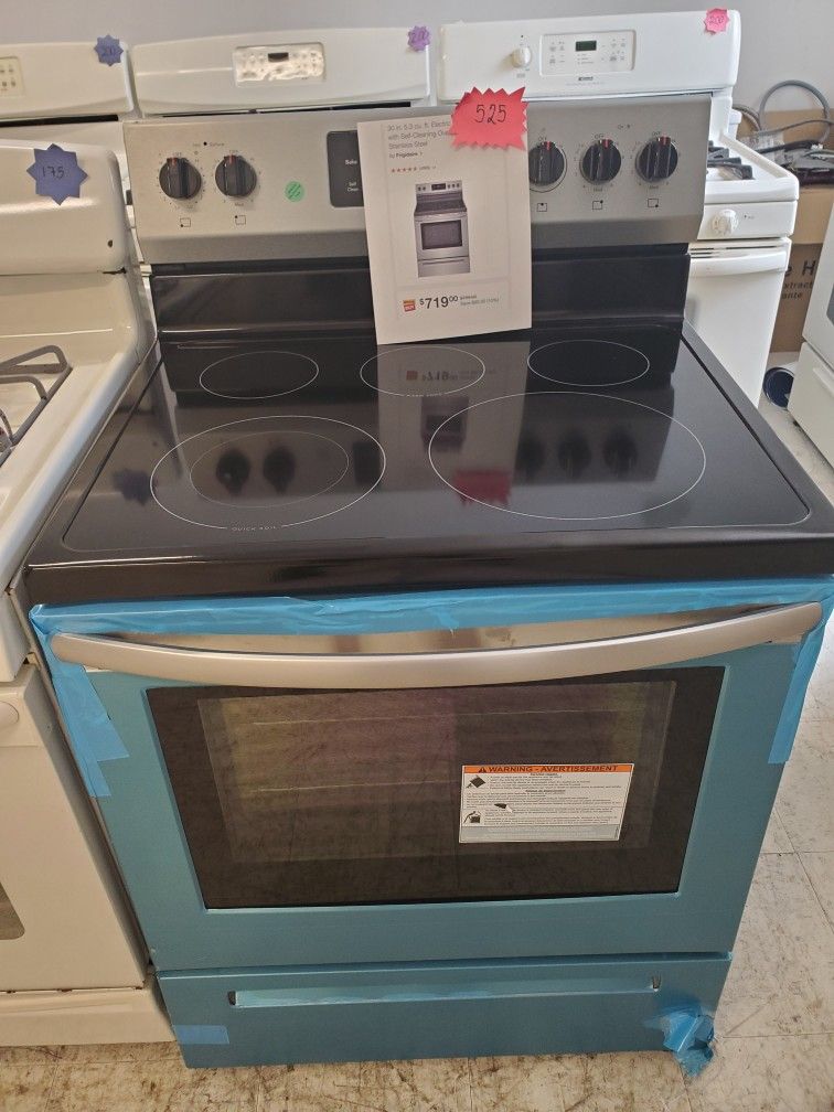 Frigidaire Electric Stove New With 6month's Warranty