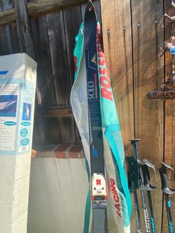 VINTAGE ROSSIGNOL SNOW SKIS