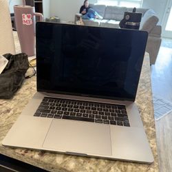 MacBook Pro w/ Touchbar 2018 