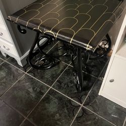 Table With Metal Legs And Wood Top