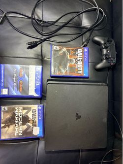 PlayStation 4 (1TB)! W/ 4games 1 controller
