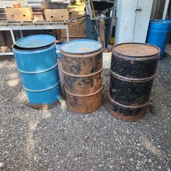 Metal Feed Barrels With Lids