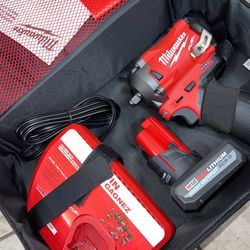 Milwaukee M12 FUEL 12-Volt Lithium-lon Brushless Cordless Stubby 3