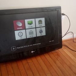 32" LG TV $40 With Remote 