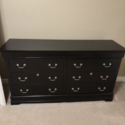 Bedroom dresser 