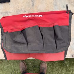 Husky Mini Bucket Buddy 