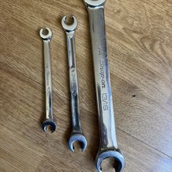 3 Snap-on pieces of different sizes