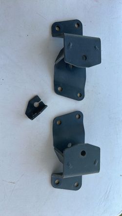 2”drop leaf spring relocator