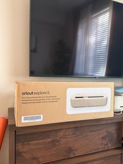 UNOPENED Circut Explore 5 bundle!