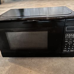 Insignia Microwave (like New)