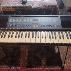 Yamaha PSR-82 Keyboard with 61 Keys

