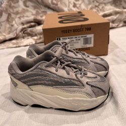 adidas Yeezy Boost 700 V2 Infant Sneaker Static Gray Suede Mesh US Size 10K