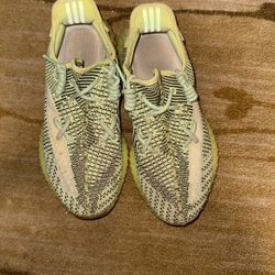 Yeezys Boost 350’s  Size 9