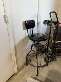 Shop stool Need Gone