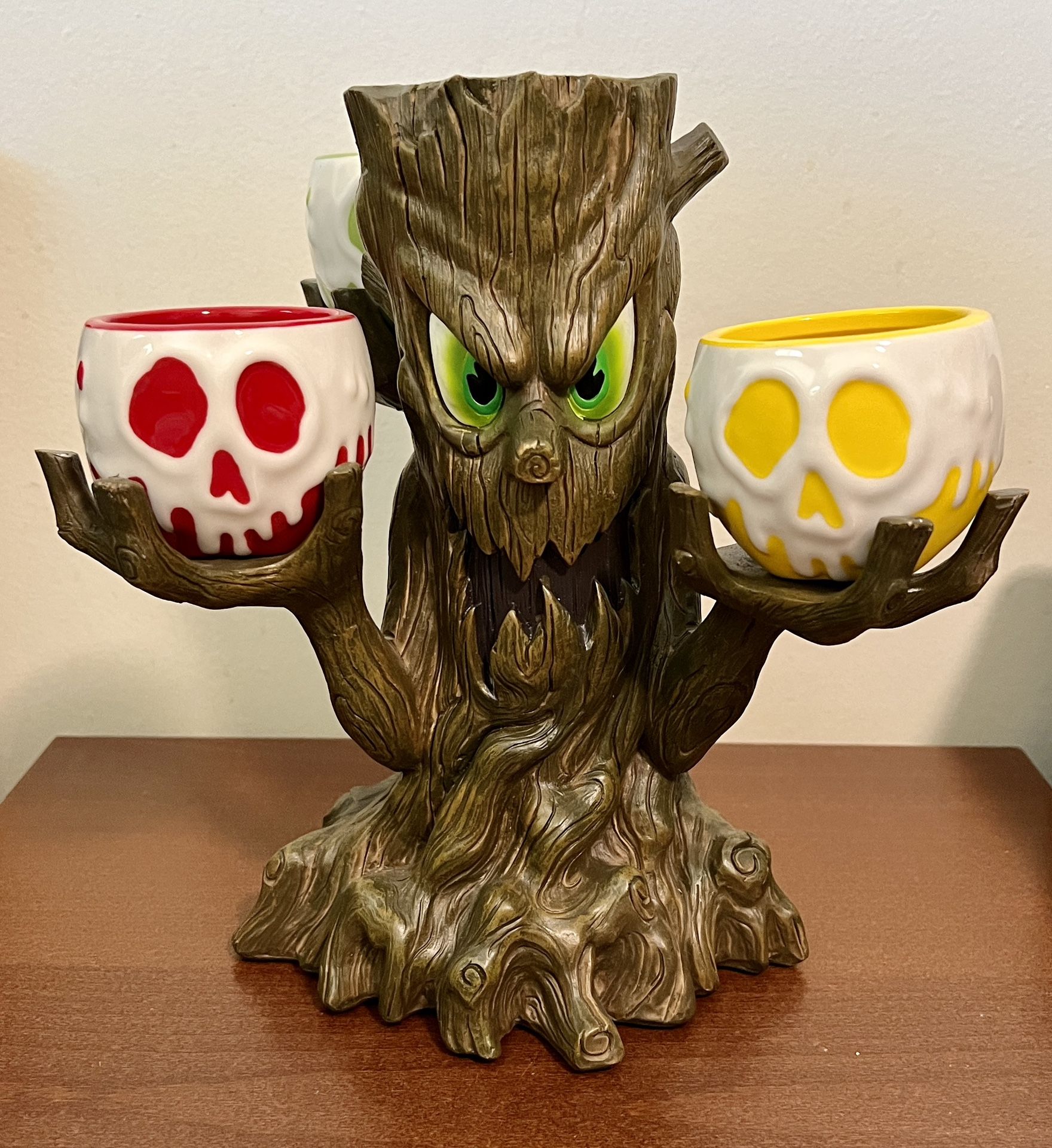 Disney Carthay Circle Snow White Spooky Tree Poison Apple Set 1st Edition