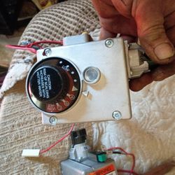 White-Rodgers 37C73U-105 Gas Water Heater Control Valve