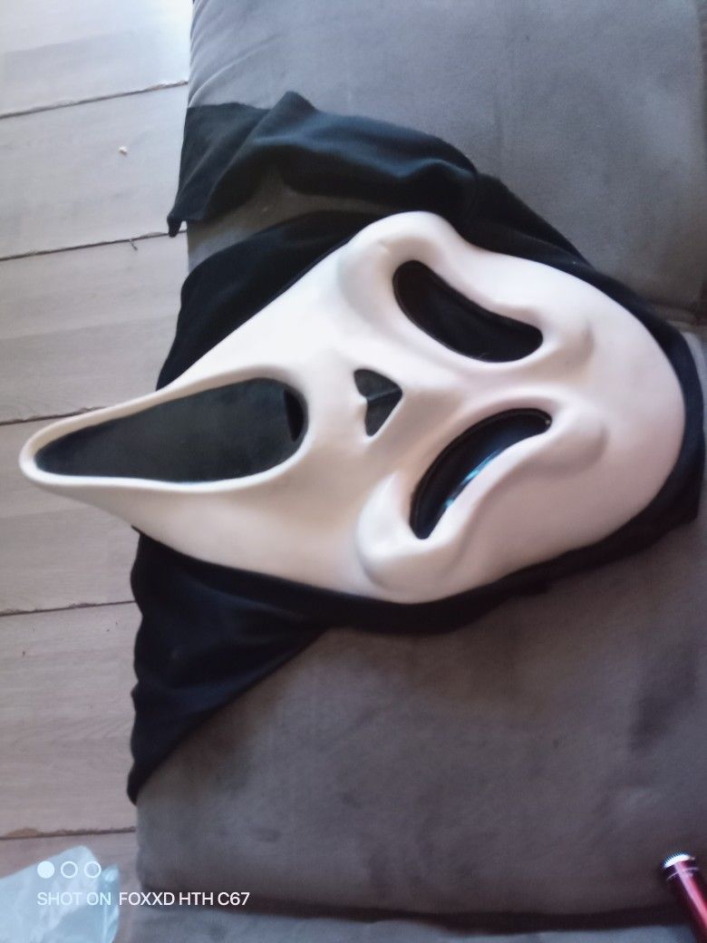 SCREAM Mask Easter Unlimited Inc. Ghostface MK Weeping Partial Shroud Adult