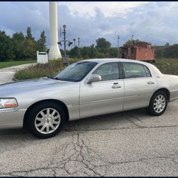 2007 Lincoln Towncar Signature Series 