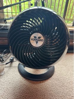 Vornado 560 Medium Air Circulator Floor Fan, 4-Speed, Quiet Fan for Bedroom Office Glide Bar Black
