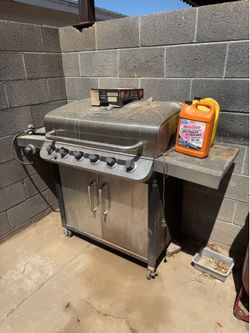 Stainless Steel Gas Grill – Clean & Ready to Use