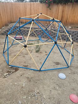 Outdoor kids web climbing dome