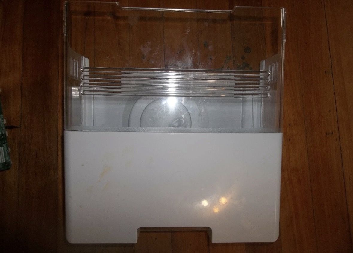LG/KENMORE REFRIGERATOR ICE CONTAINER