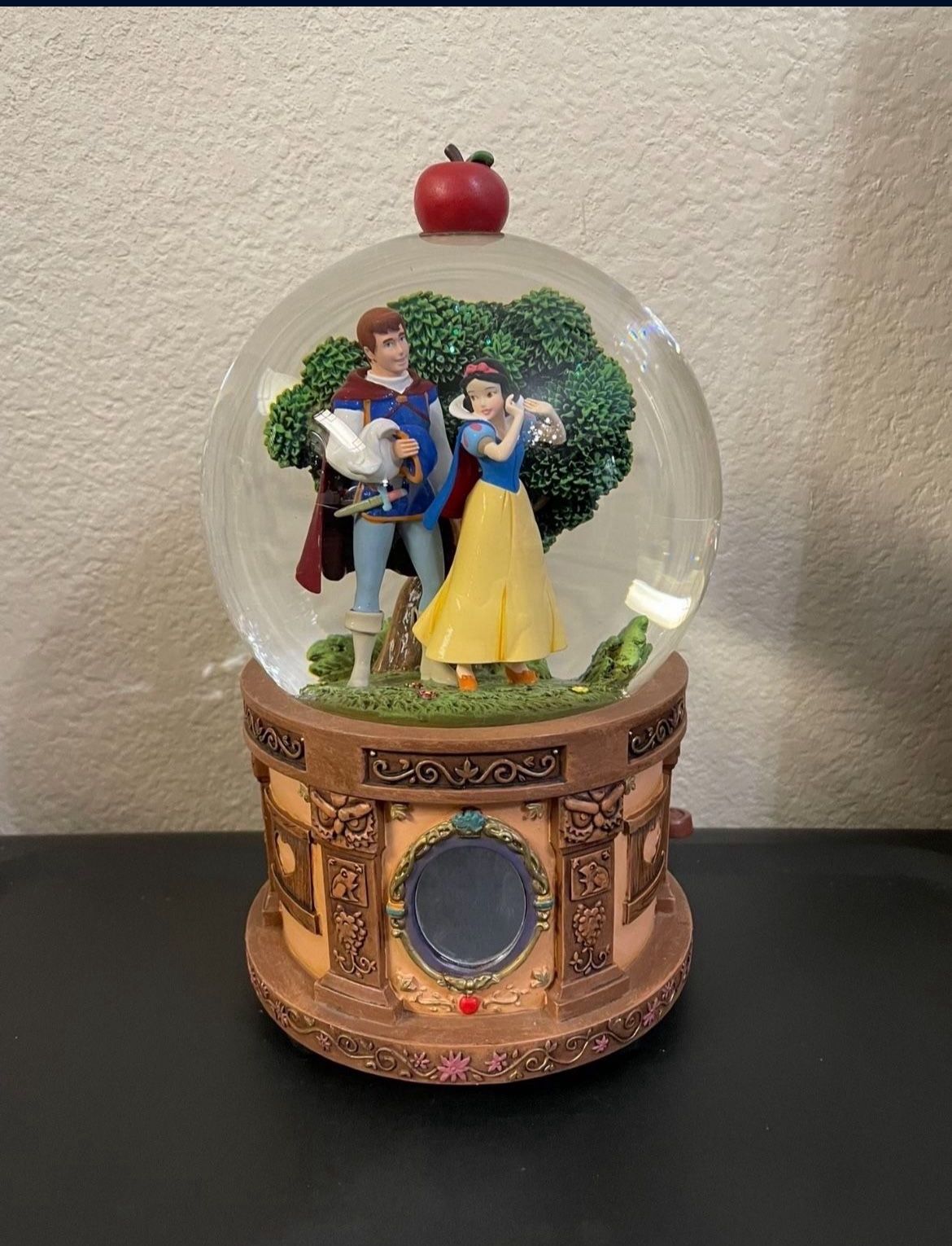 Disney Snow White Musical Snow Globe