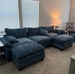 Never Used Latitude Run 120 in MODULAR U- SHAPE Sofa