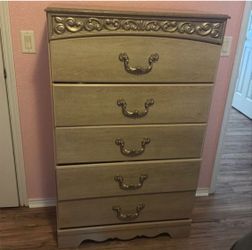 Beige/Gold Chest