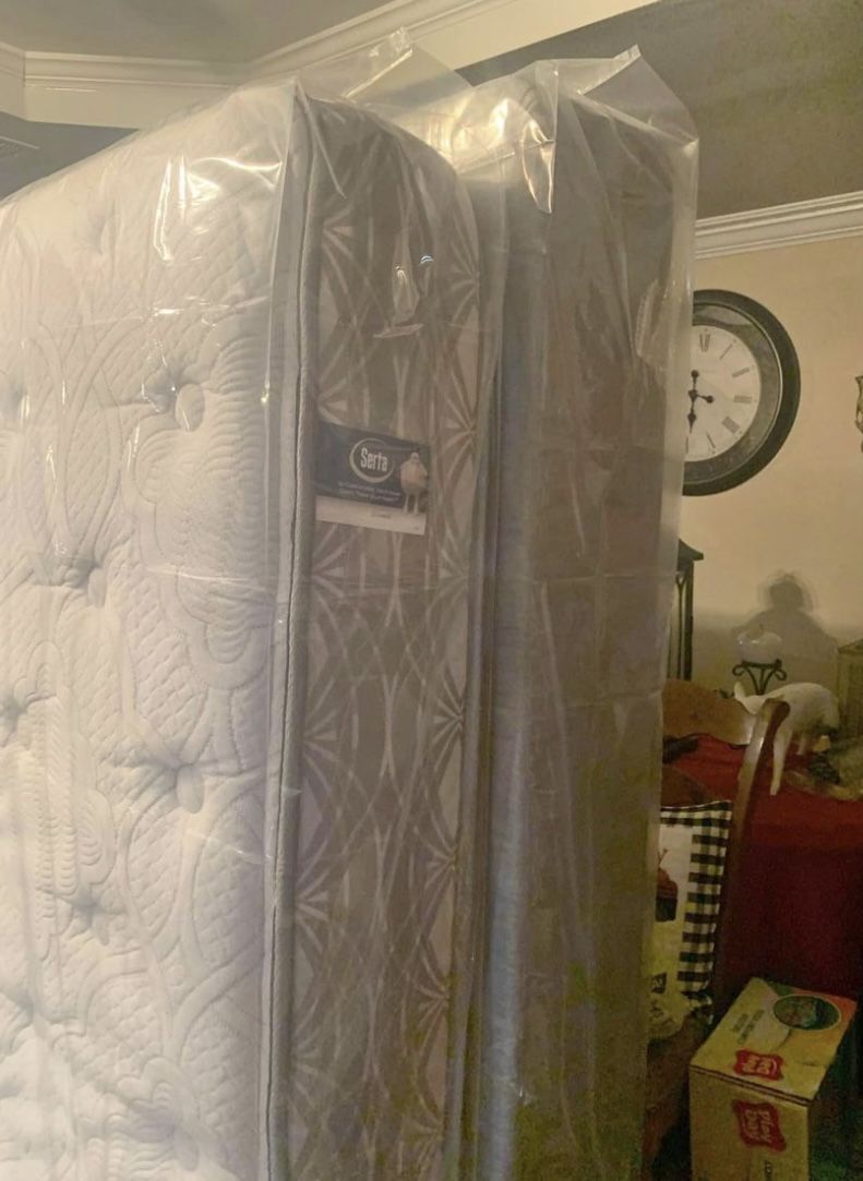 Serta Queen Mattress Set