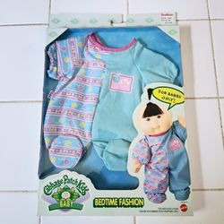 Vintage 1997 new cabbage patch kids 90d colorblock bedtime fashion cabbage patch doll outfit. 