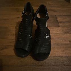 Size 8 ,Chelsea Moreland, Black