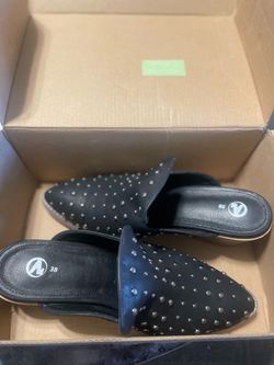 Black low heal dress shoe