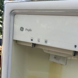  GE Profile Refrigerator 