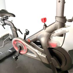 Peloton bike like new / 3rd Generation 