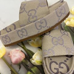  GUCCI   LADIES SANDALS (sizes 38,39) $250/50% OFF SALES!