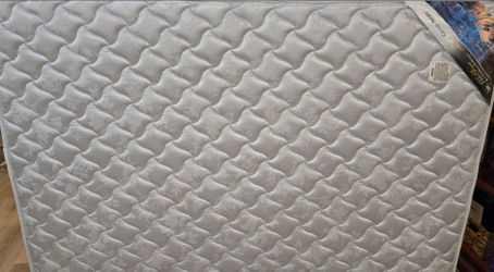 Clean Serta Full-Size mattress & box Spring