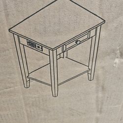 End table with 1 drawer