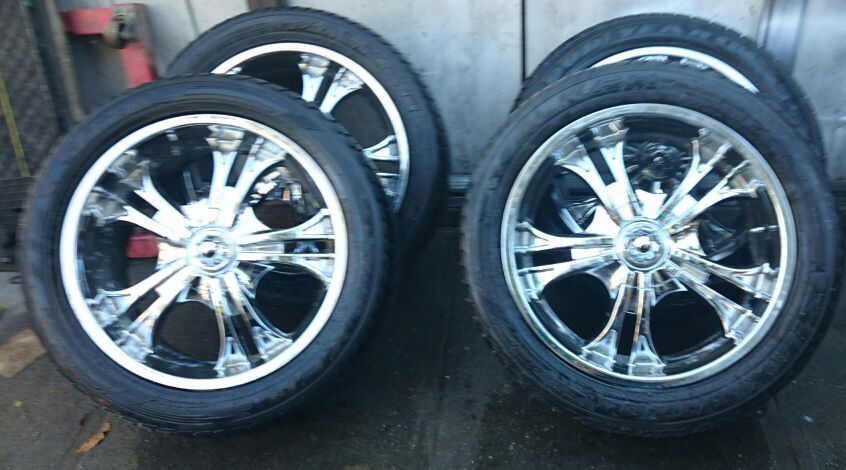 Chevy tahoe 22" Rims Wheel set of 4 Tires: 305/45/22