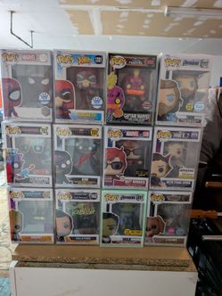 12 Marvel Funko pops